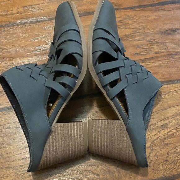 Universal Thread Women's Gray Strappy Heeled Sandals size 8.5W - Picture 9 of 11